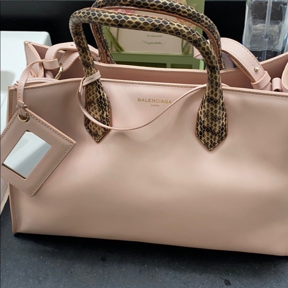 Hand bag - Picture 1 of 1